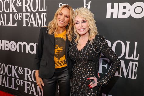 Rock Roll Hall Of Fame Red Carpet Arrivals Photos Wwd