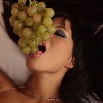 Alexsis Faye Showing Her Massive Tits For Freeones Photos