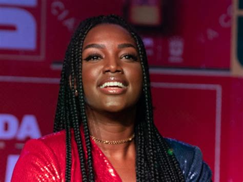 IZA revela que já beijou meninas e dispara Nude é vida Quem QUEM