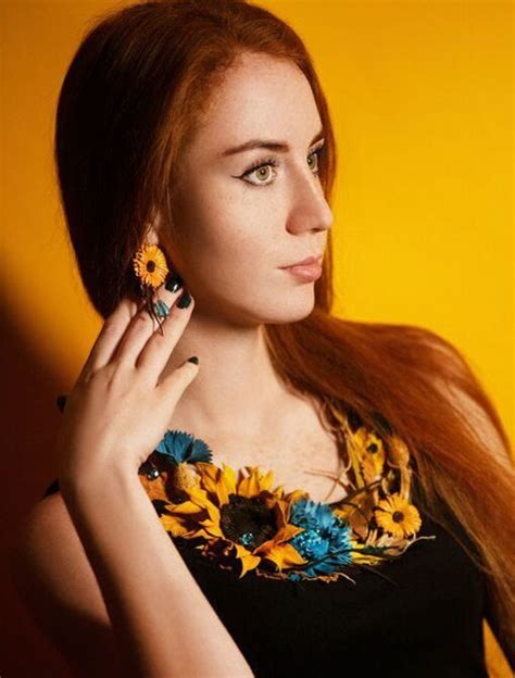 Украшения из натуральных материалов, в том числе кожи, замши, камня