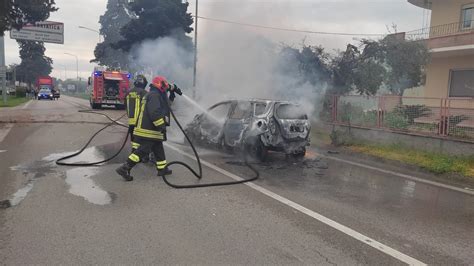 Grave Incidente Stradale Sulla SS16 Auto Prende Fuoco Dopo Impatto Con