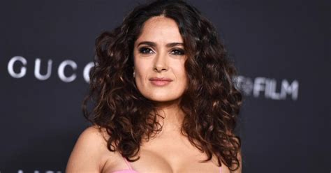 Salma Hayek Luce Diminuto Bikini Y Sorprende A Sus Fans El Hit Guate