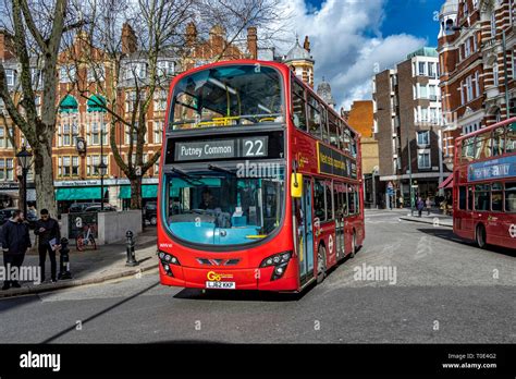 Number 22 bus hi-res stock photography and images - Alamy