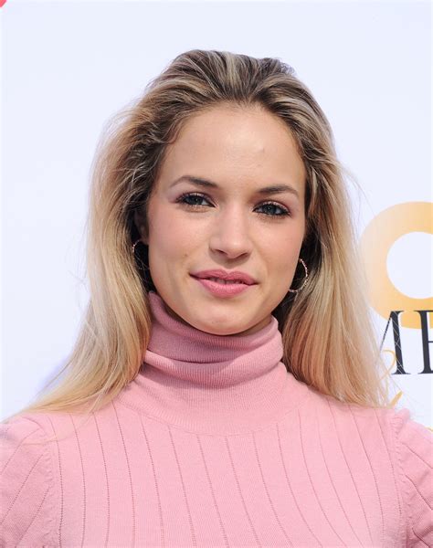 Alexis Knapp Hot Celebs Home