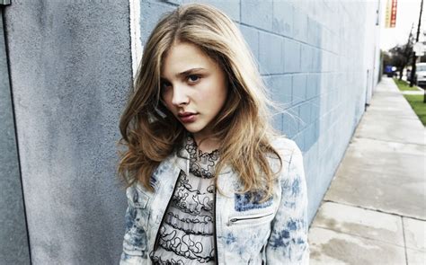 4547578 wavy hair lips women blonde coats Chloë Grace Moretz actress long hair looking