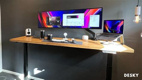 Curved Computer Monitors: Exploring The Pros and Cons - Desky USA