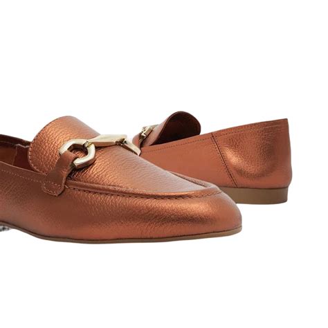 Mocassim Arezzo Couro Bridão Metálico elegante e sofisticado