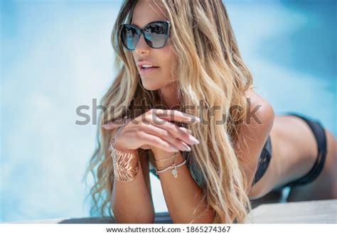 2 156 Nude Blonde Jewelry Images Stock Photos And Vectors Shutterstock