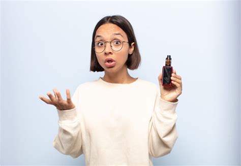 Joven Latina Boquiabierta Y Asombrada Conmocionada Y At Nita Con Una Sorpresa Incre Ble Foto