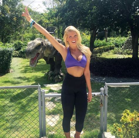 Sportswear Blond Shoulder Arm Porn Pic