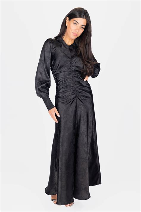 Yakira Bella - Playfully Sophisticated, Tastefully Bold