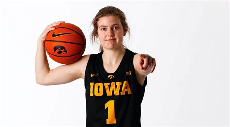 Iowa Women's Basketball Signs Molly Davis - Sports Illustrated Iowa ...