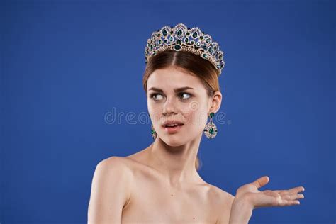Portrait Of A Woman Naked Shoulders Jewelry Cosmetics Attractive Look