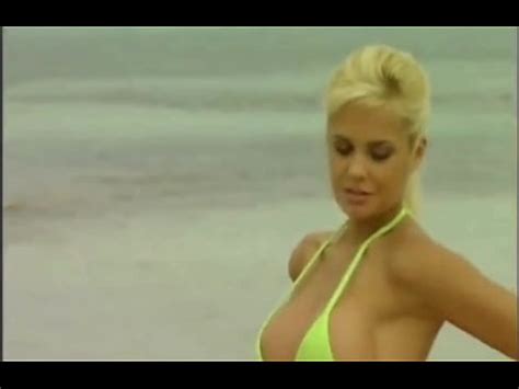 Lucia Lapiedra Desnuda En La Playa Micro Bikini XVIDEOS