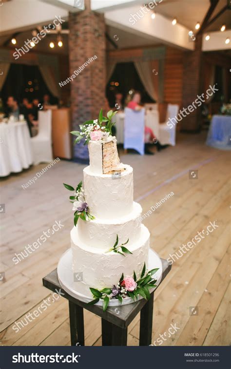 Four Parts Naked Wedding Cake Flowers Stock Photo 618501296 Shutterstock