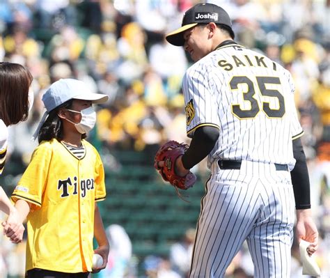 スポニチtigersフォト On Twitter 初回、マウンドに上がった 才木浩人 投手はスタメンキッズの言葉にしっかりと耳を傾けて笑顔。優しさがにじみ出ていますね