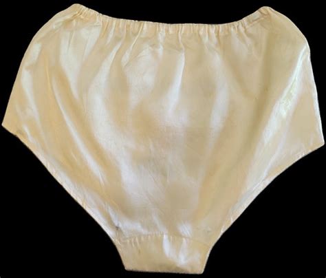 Vintage WWII 1940s Sweetheart Lingerie Embroidered Bo Gem