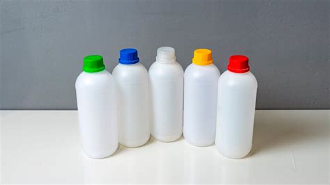 Пластиковые канистры 1 и 3 литра – в каких отраслях применяются ...