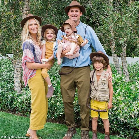 Molly Sims Flaunts Bikini Body On Vacation In Italy And France Daily Mail Online