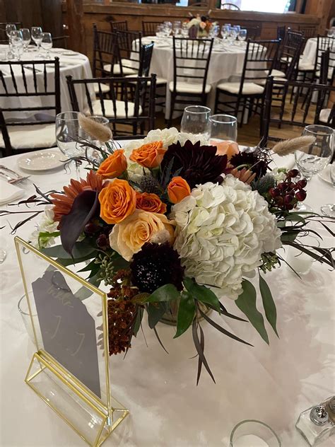 Fall Wedding Flowers at The Round Barn - Floral Artistry