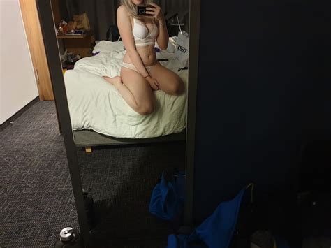 Hi from my hotel room ðŸ F 19 Porn Pic