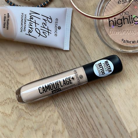 Review: Essence Camouflage 2in1 Make-up & Concealer - 10 Ivory Beige