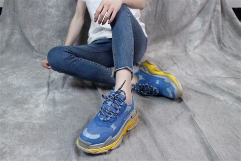 Gi Y Balenciaga Triple S M U Xanh Balenciaga Triple S Hot Trend