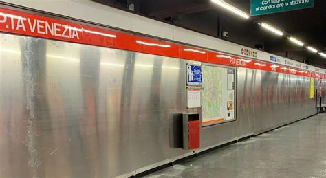 Milano Si Suicida Gettandosi Sotto La Metro Della Stazione Porta Venezia