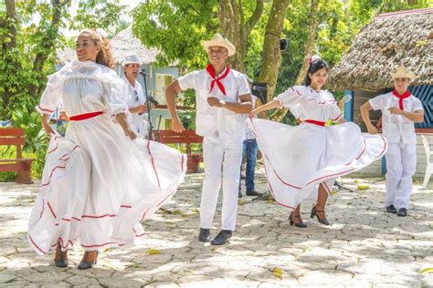 Dancers and Musicians Perform Cuban Folk Dance Editorial Stock Image - Image of male, folklore ...