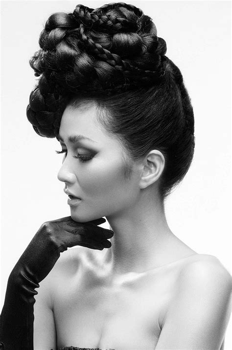 Hình ảnh bán nude đầy quyến rũ của H Hen Niê trên trang bìa tạp chí Mỹ nổi tiếng