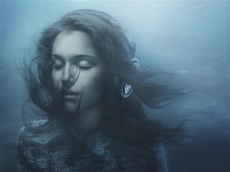 обои : лицо, женщины, модель, закрытые глаза, Синий, наушники, Темнота ...