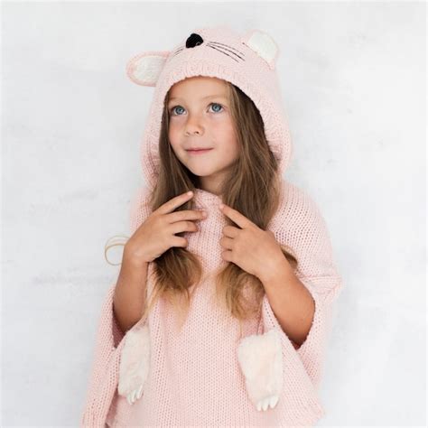 Petite Fille Blonde Habillée Comme Un Chat Photo Gratuite