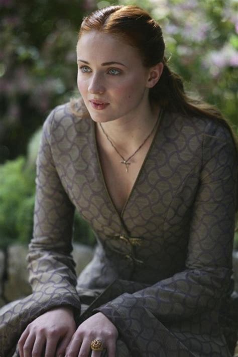 The Hidden Meaning Behind Everything Sansa Stark Has Worn On Game Of