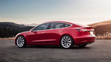 Tesla Model 3 Taglia Il Prezzo Di Listino E Rientra Negli Incentivi