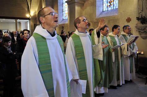 Le Chant Des Ministres Ordonnés Dans Leucharistie Liturgie And Sacrements