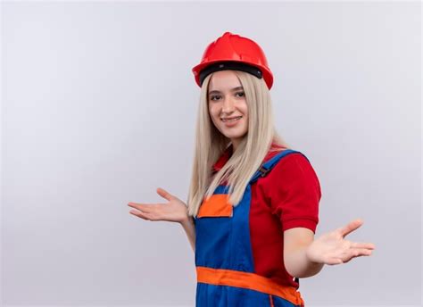 Souriante Jeune Fille Blonde Ingénieur Constructeur En Uniforme Dans Un Appareil Dentaire Debout