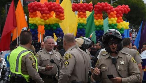 Los Ángeles un detenido con un arsenal antes de desfile gay MUNDO EL COMERCIO PERÚ