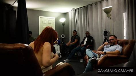 Una Milf Rossa Tettona Si Fa Scopare Le Tette E Scopare In Una Gangbang XHamster