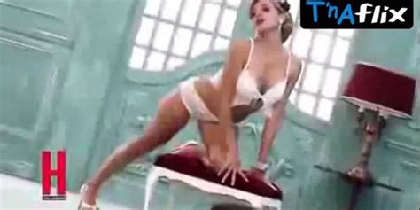 Ludwika Paleta Bikini Scene In H Para Hombres Tnaflix