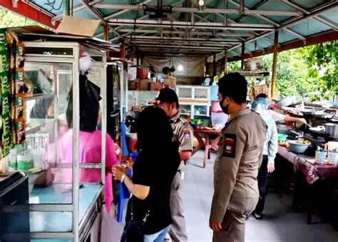 Satpol Pp Padang Tegur Pemilik Warung Nasi Yang Buka Di Siang Ramadan