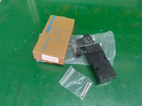 4V210-08 DC24V 12V 220V 100VAC 5/2 Way Pneumatic Cylinder Directional ...