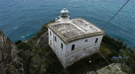 Ischia Nel Resort Di Lusso Del Faro Gli Arredi Arrivano Dal Cielo