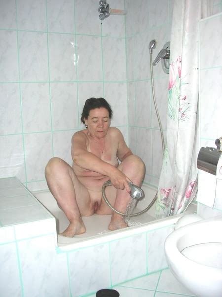Fat And Old Mature Slut Bath Its Plump Body Porn Pictures XXX Photos Sex Images PICTOA