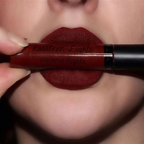 Tưởng già và khó đánh nhưng đây lại là 3 màu son hot hit được các cô nàng sành điệu cuồng nhất