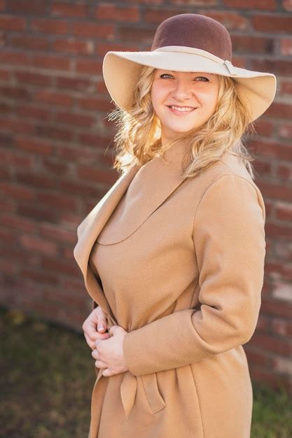 Premium Photo Elegant Blonde Woman In Coat And Hat