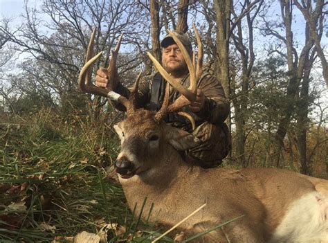 Bow Hunting Whitetail Xtreme Hunts Iowa Whitetail Bucks