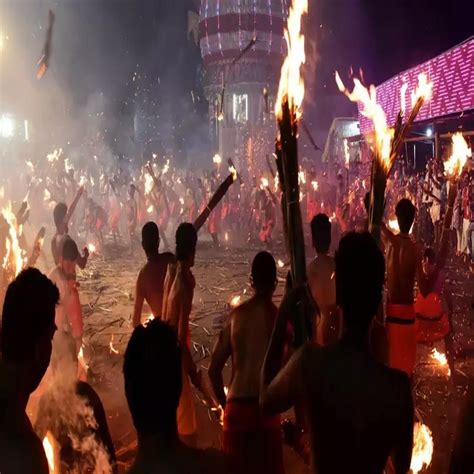 Agni Kheli Festival జాతరలో ఒళ్లు గగురుపొడిచే ఘటన ఒకరిపై మరొకరు