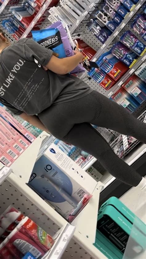Cute Blonde College Chick At Target OC Spandex Leggings Yoga Pants Forum