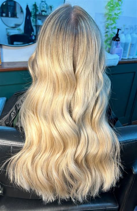 Emerald - The most perfect creamy-blonde 😍 My client has the most