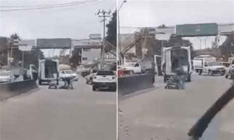 Captan Cuando Se Abre Puerta De Ambulancia Y Cae Paciente En Chiapas